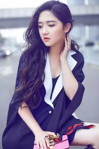 超女亚军方圆时尚街拍写真 俏皮帅气 冷艳鬼马