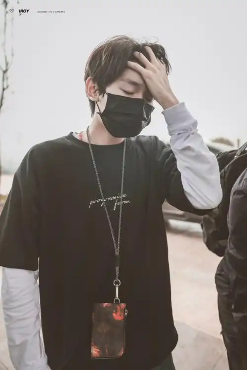 王源超话扣不扣1,佛祖都会保佑你    #王源看我们如何相遇vlog