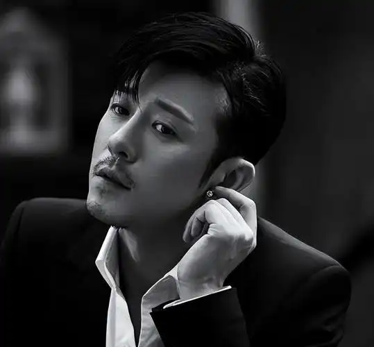 娱乐圈公认的8位痞帅男星,长相不一定出众,但帅得别有风味