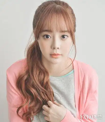 齐刘海长发卷发发型大点评 3款女神发型给你不一样的感觉