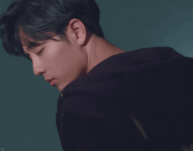 200309 肖战回眸杀合集请接收 哪一个让你瞬间怦然心动?