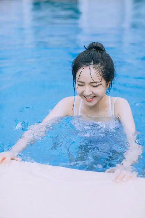 泳装性感美女夏日湿身诱惑写真图片