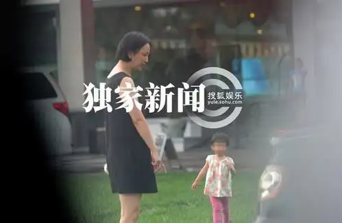 独家罗海琼爱女首度曝光横店会友吃饭