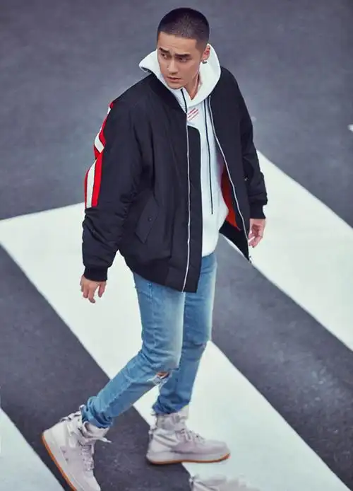 蒋劲夫最新酷帅养眼时尚街拍图片