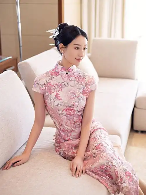 粉嘟嘟的新娘旗袍婚礼记录的全部都是浪漫