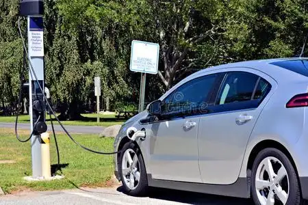 电动汽车充电站照片