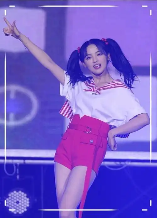 原创杨超越穿水手服热舞双马尾活力十足妥妥青春美少女