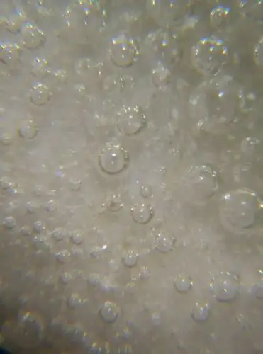 此碗内釉下气泡图.