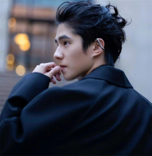 男明星熟野背头造型 你最喜欢谁的背头_明星发型 - 美发站