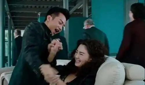 邓超当众"压"她一头,有谁注意到张雨绮的本能反应?网友:精彩