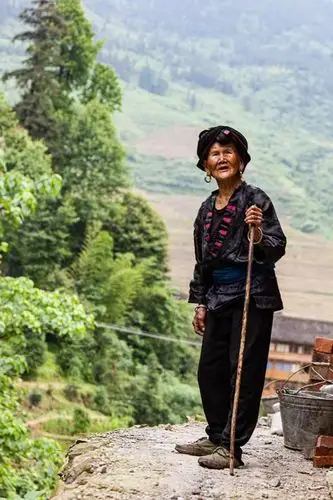 大山深处的老人