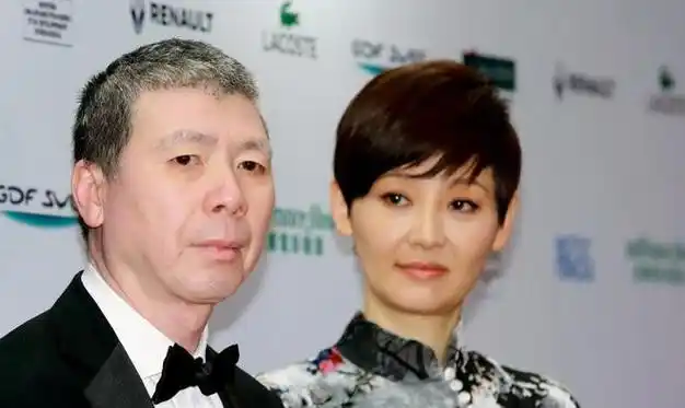 冯小刚的梦中情人和华晨宇睡在一张床,52岁的许晴为什么至今单身