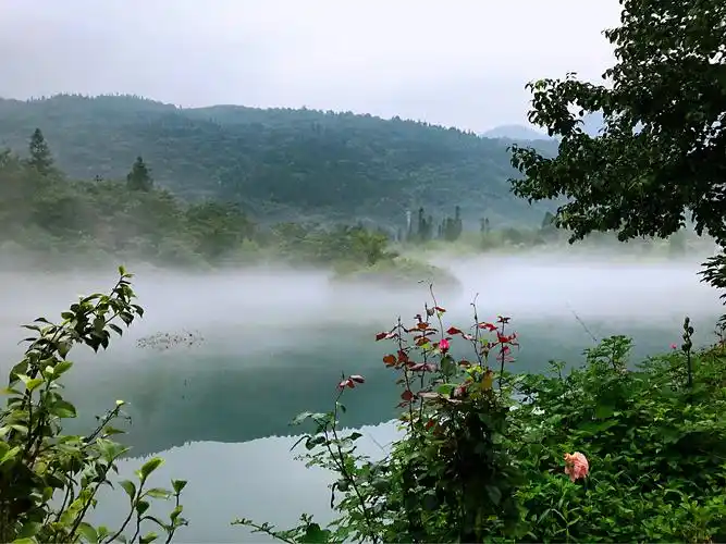 真可谓仙山配仙湖,美如仙境