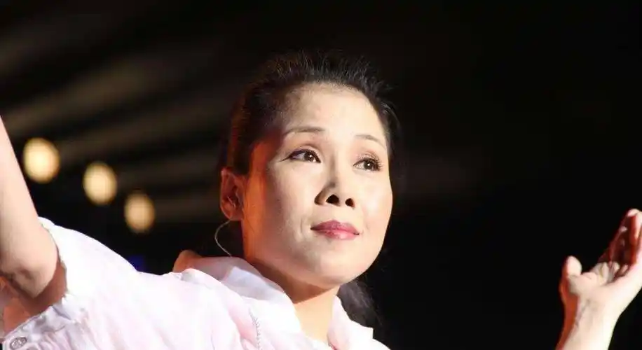 55岁田震晒照曝近况!素颜出镜状态好,隐退后定居国外生活幸福