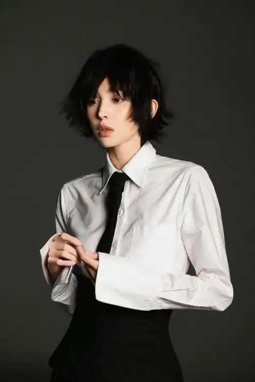 娜扎短发造型大片