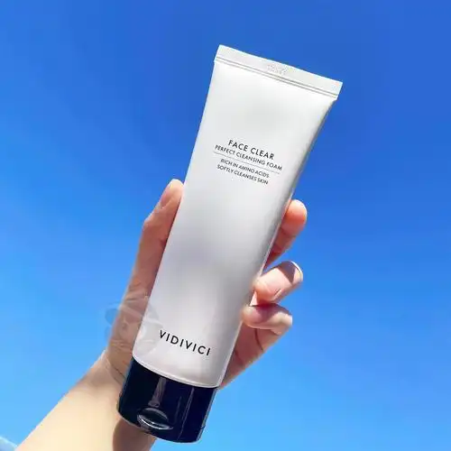 洁面乳和洗面奶的区别『洗面奶去黑头收缩毛孔哪个好』