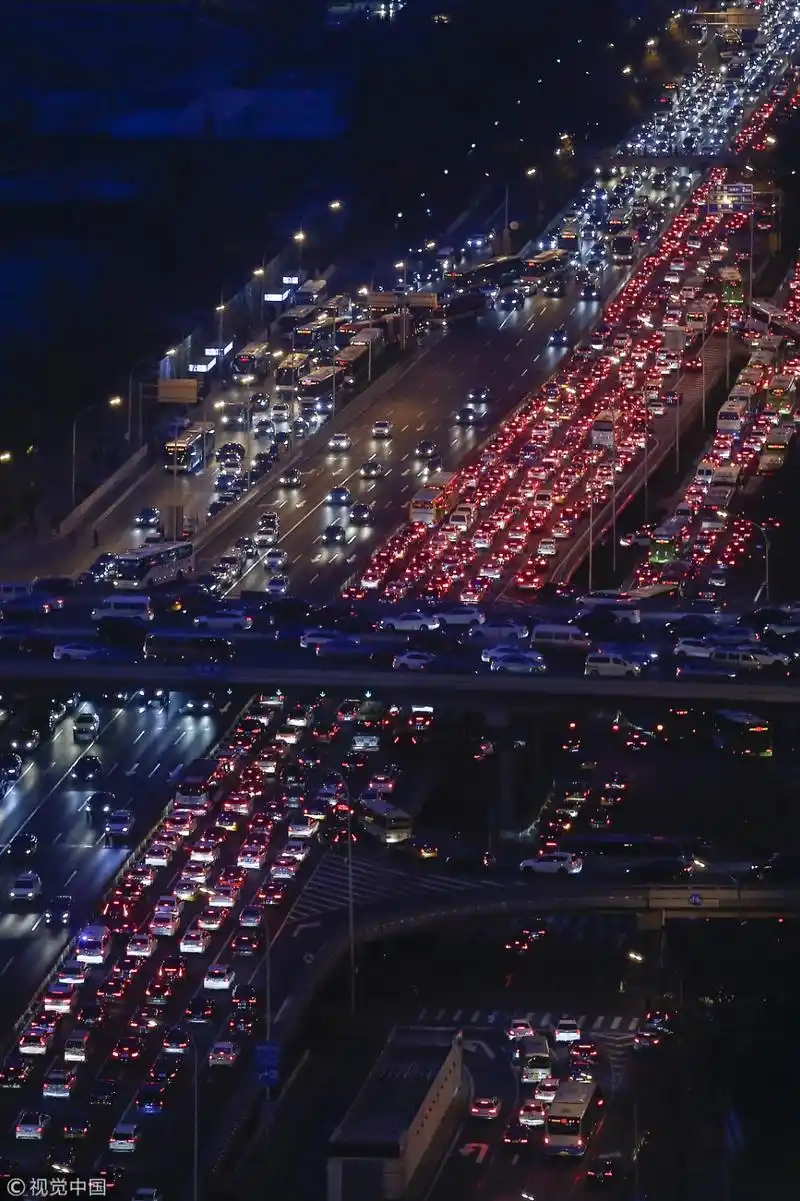 假期后首个工作日,北京的晚高峰