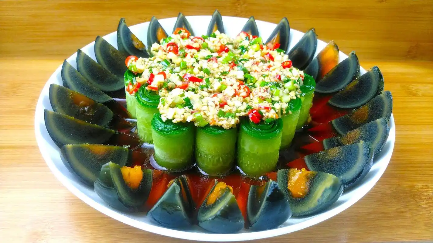 凉拌皮蛋是一道快手菜,做法简单,好看又好吃