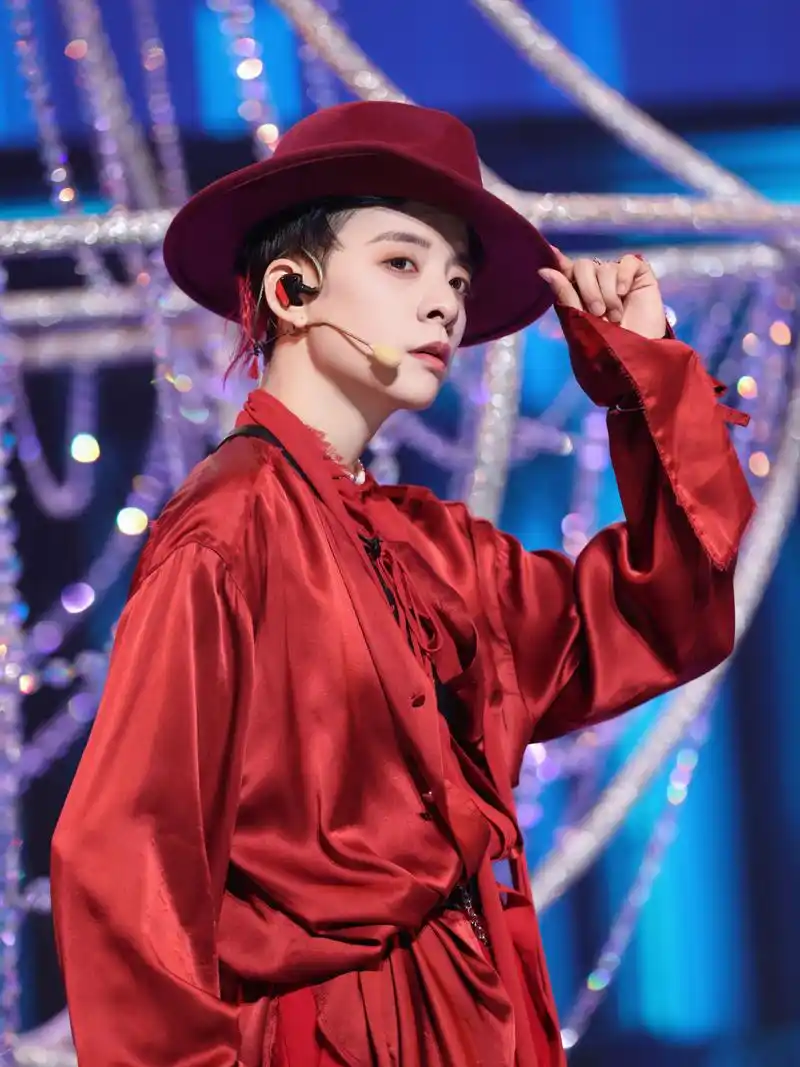 ella以出色的表现夺得冠军,刘逸云(amber)获得亚军,美依礼芽摘得季军.