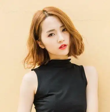 2017短发烫发最新发型 时尚短发烫发发型