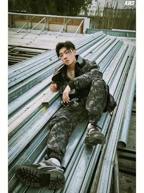 bally星闻 # 说唱歌手@杨和苏keyng 演绎#bally2022秋冬系列 # 迷彩