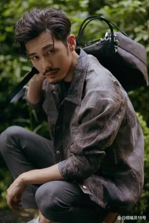 白宇有些人没有胡子可能不如拥有胡子时的魅力大增,这在一些男星身上