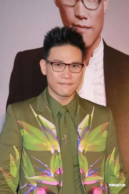 祖籍广东省江门市新会区,中国香港男歌手,演员