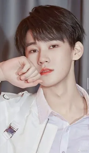 夏日少年派上线,帅气体委张真源,自信阳光好少年.