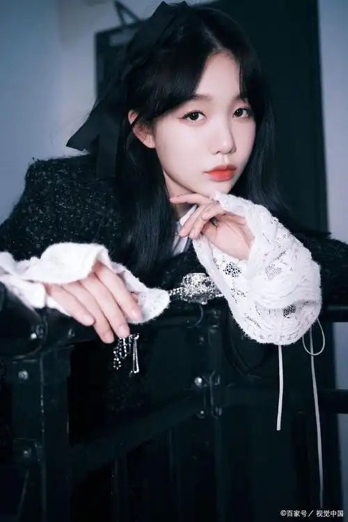 徐梦洁是一位中国内地的流行乐女歌手,模特,演员,也是蜜蜂少女队的