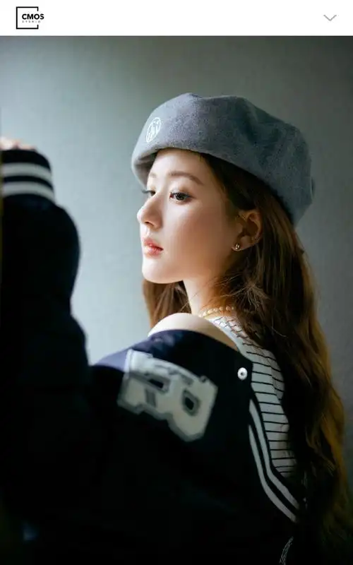 赵露思贝雷帽学院风造型