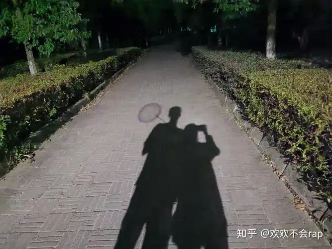 和情侣照影子照片是一种怎样的体验