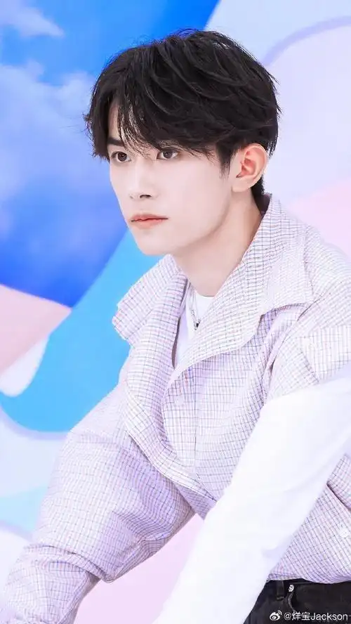 易烊千玺超话玺玺粉色系列公主玺玺