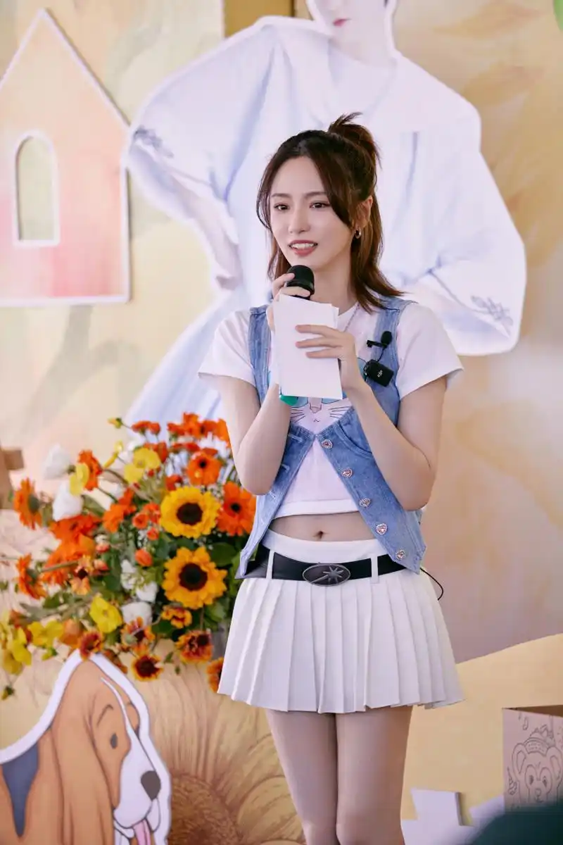 成果全新写真大片:黑夜凝成墨,自由亦柔美