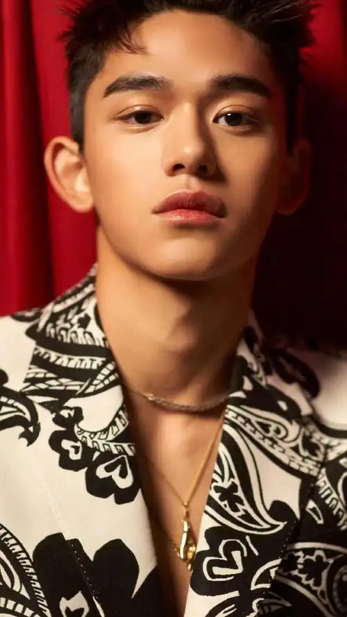 新晋小鲜肉黄旭熙帅气写真,高清图片,手机锁屏桌面-壁纸族