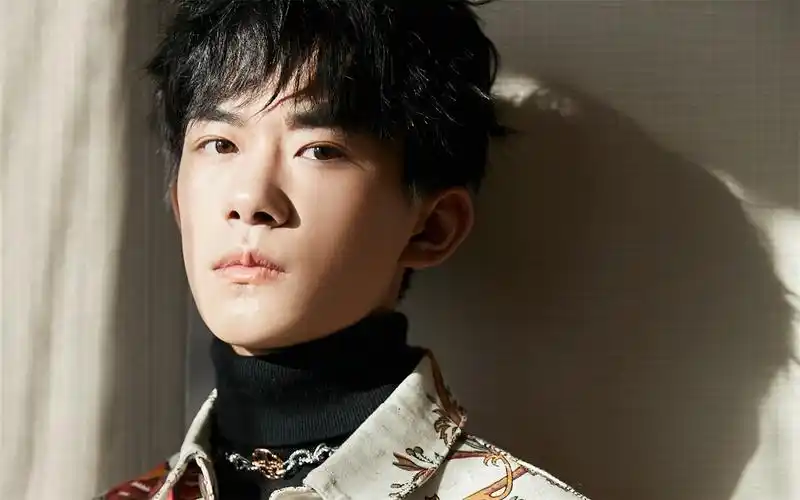 易烊千玺时尚炫酷写真,高清图片,电脑桌面-壁纸族