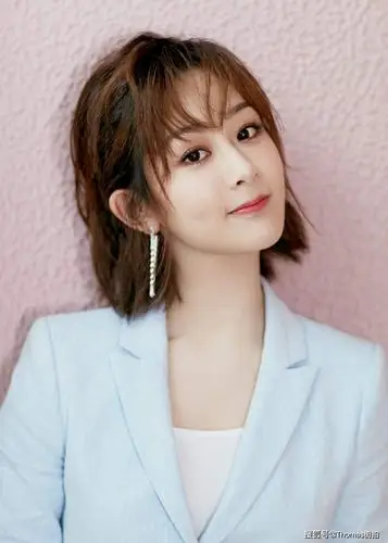 9位女星简洁时尚短发,有人大秀天鹅肩颈线,有人气质又飒又美