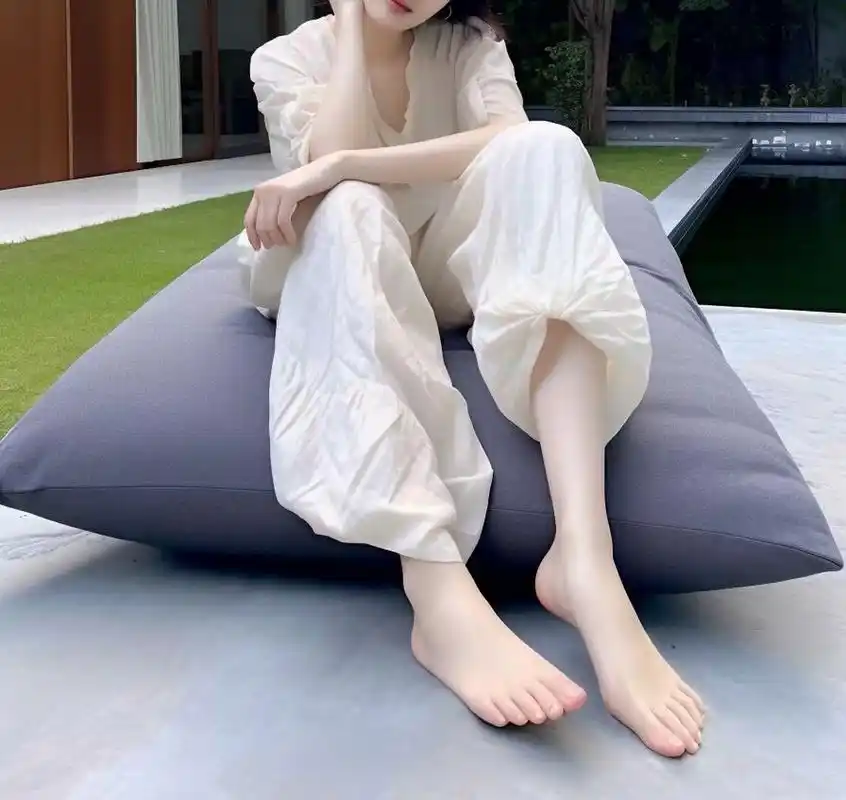 冰清玉洁的白脚丫,穿上这样的灯笼裤,那叫一个清爽!那叫一个绝配!