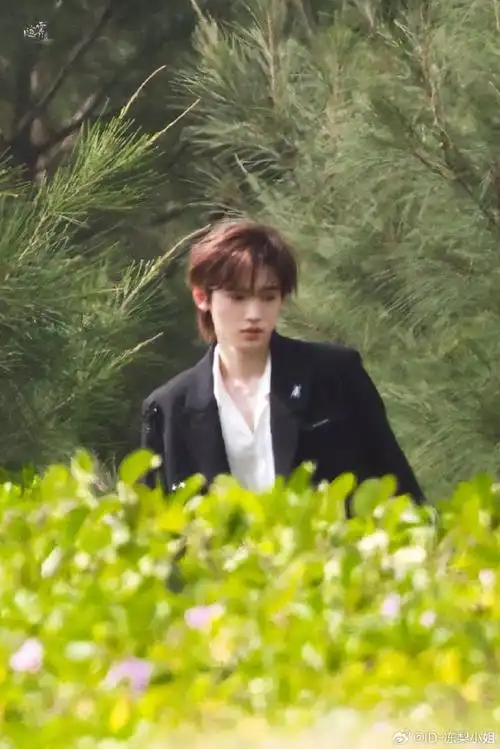 宋亚轩 青衿向戏灼韶华##宋亚轩 治愈笑颜