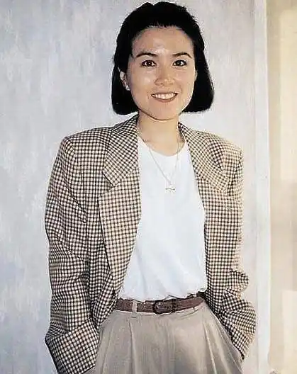 周润发妻子不再隐瞒,说出三十年无子实情,真相让人心酸不已_陈荟莲