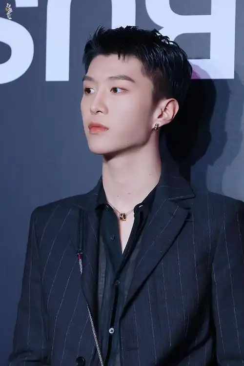 范丞丞[超话]##范丞丞清爽短发