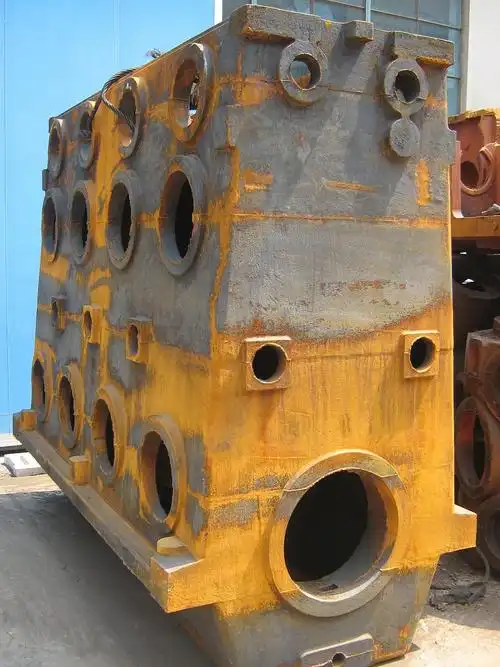 国内第一台四列迷宫往复式压缩机