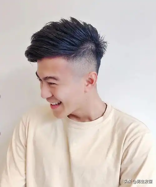 男人过了40岁别剪"幼稚"发型,这六款发型成熟帅气,值得尝试