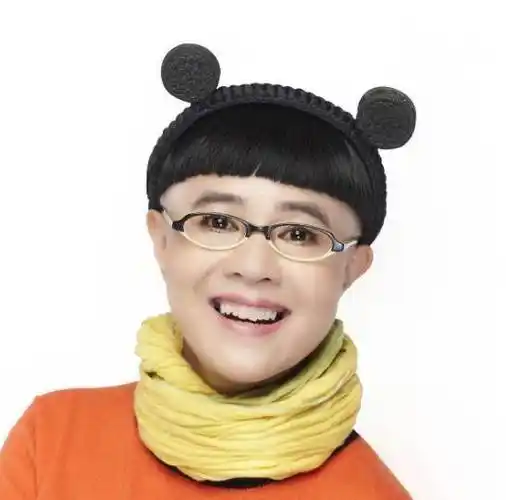 而《大风车》的主持人"金龟子",也给我们留下深刻的印象,作为童年的