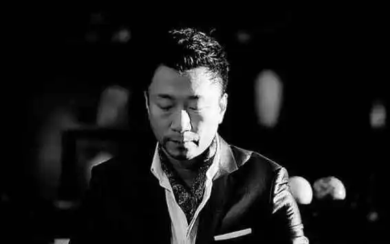 孙红雷演黑社会老大刘华强,孙红雷还有不怒自威的气场,眉宇间都是霸气