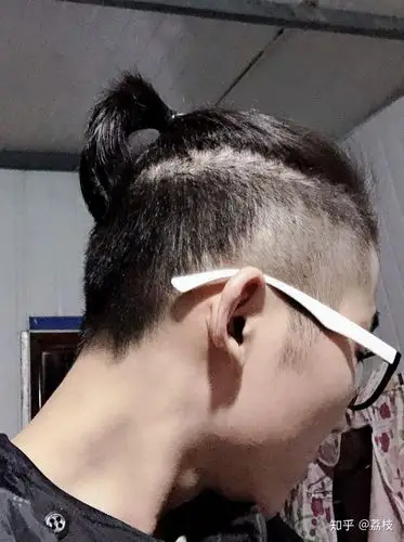 男生长发扎辫子好吗?怎么扎好看呢?