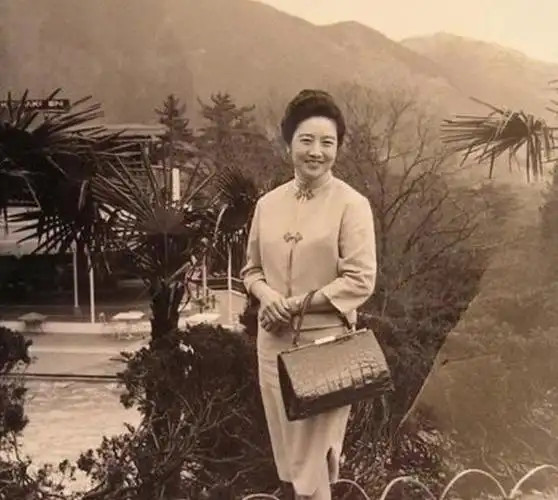 民国盛恩颐上海首辆奔驰车车主一夜输掉一条街晚年饿死家中