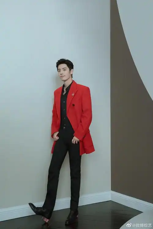 肖战长腿好身材图楼(嫉妒的泪水从嘴角流出)