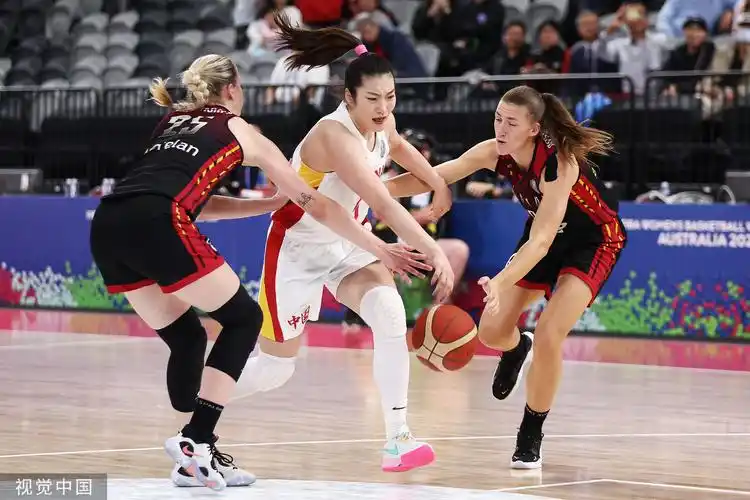 中国女篮球员李梦:不管在哪个舞台,永远做最好的自己 | 极目新闻