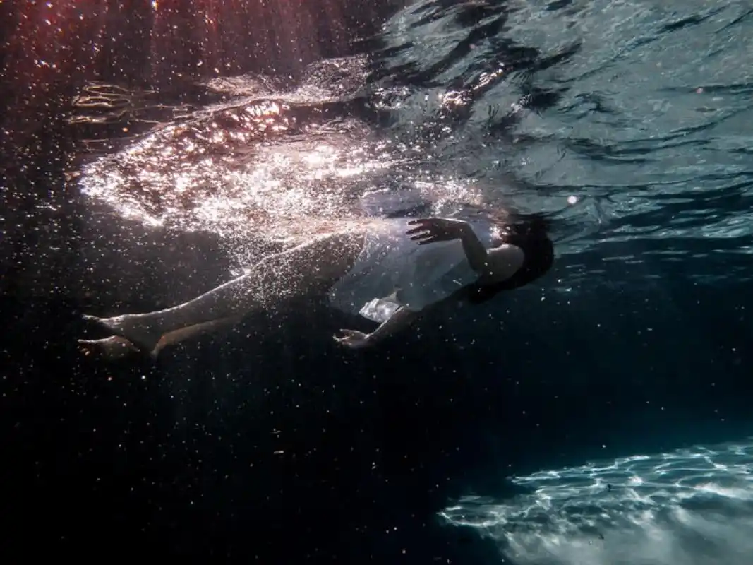 lane coder/沉入水底的美