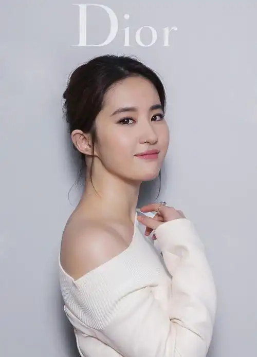 dior 刘亦菲